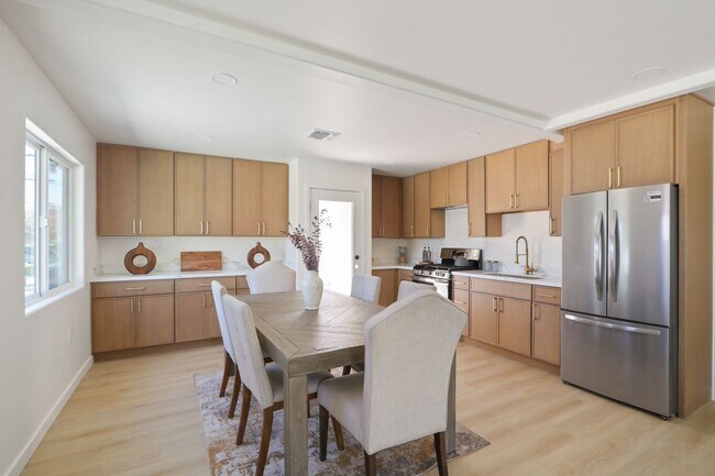 Foto del edificio - 1614 W 214th St