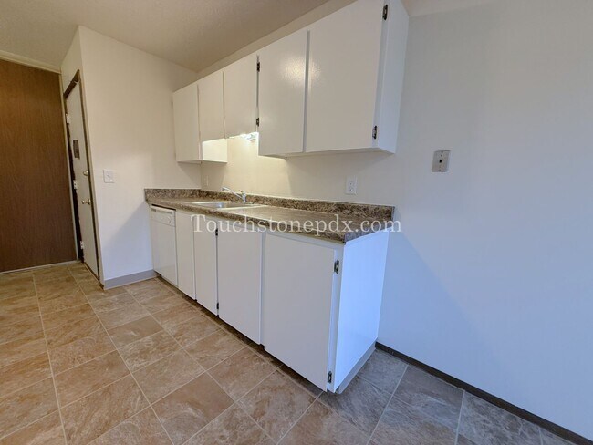 Foto del edificio - Updated 2 Bdrm Apartment with Balcony in Sellwood Moreland Neighborhood