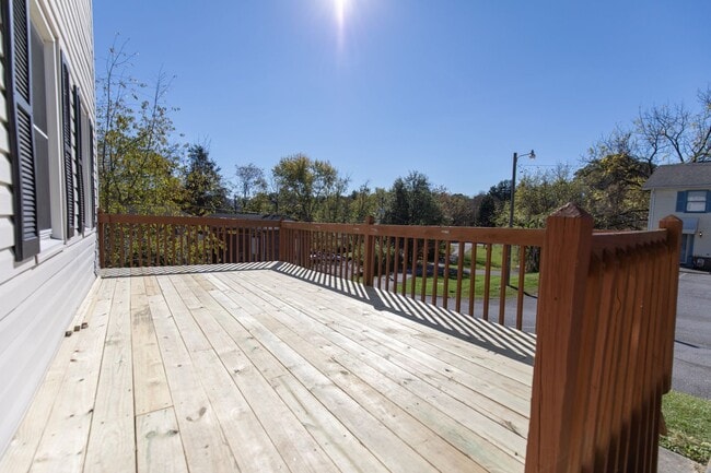 Building Photo - Spacious 3 bed 5 bath condo located in the...