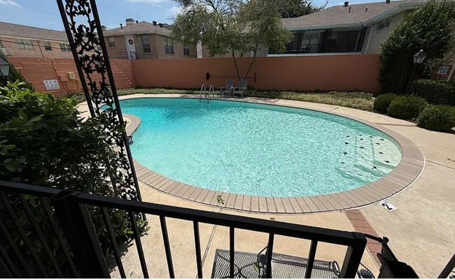 Building Photo - 8618 Baltimore Dr