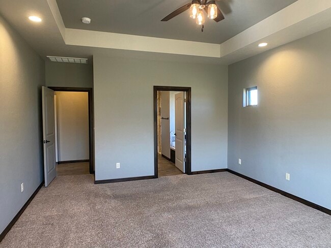 Building Photo - 77 NE Simmons Cir
