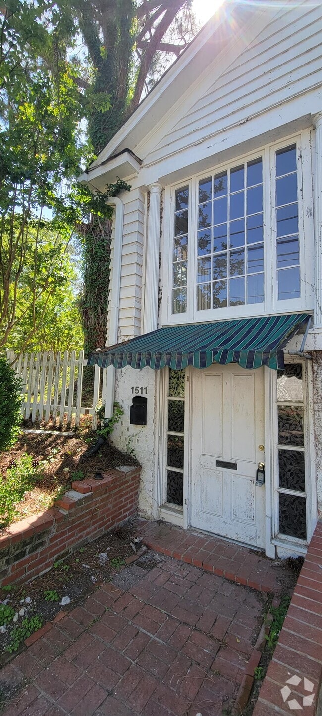 Building Photo - 1511 St Mary St