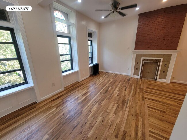 Foto del edificio - 382 Bainbridge St.