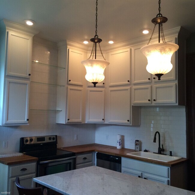 Foto del edificio - 4 br, 2 bath House - 204 E Market St
