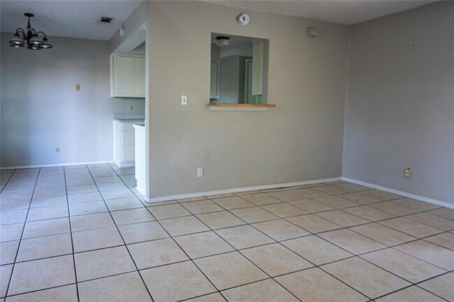 Foto del edificio - 8807 Springmail Cir