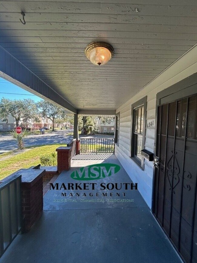 Foto del edificio - EASTSIDE BUNGALOW ON WALDBURG!