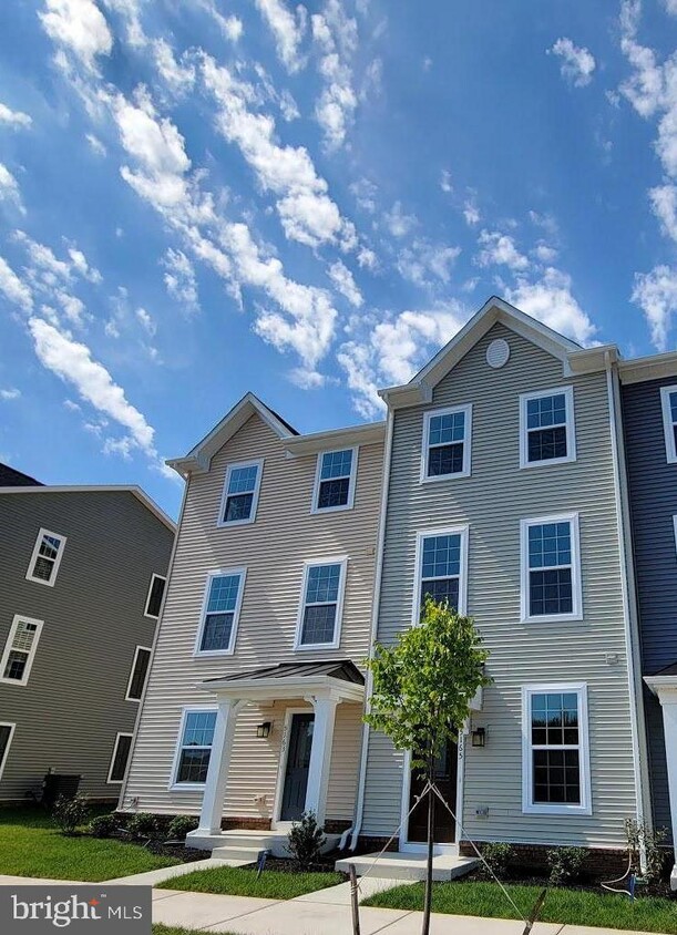 Foto principal - 5165 Penn St
