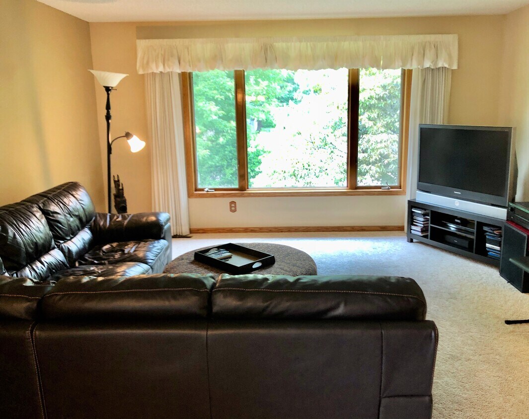 5775 Churchill St, Shoreview, MN 55126 House for Rent in Shoreview