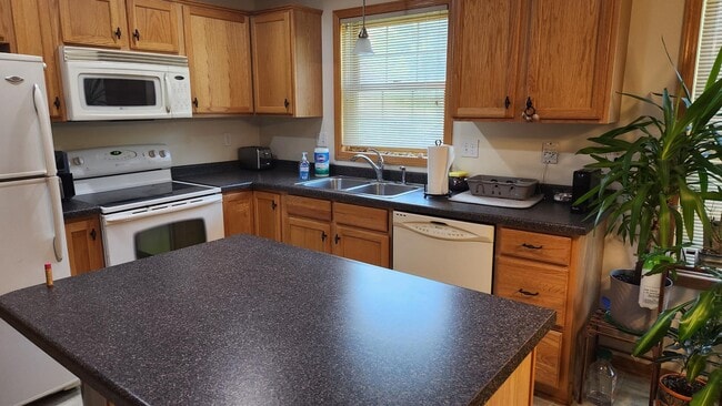 Foto del edificio - 3037 Venice Ln NW