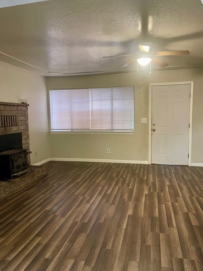 Building Photo - 3 BED 2 BATH HOUSE IN THE ENTERPRISE SCHOO...