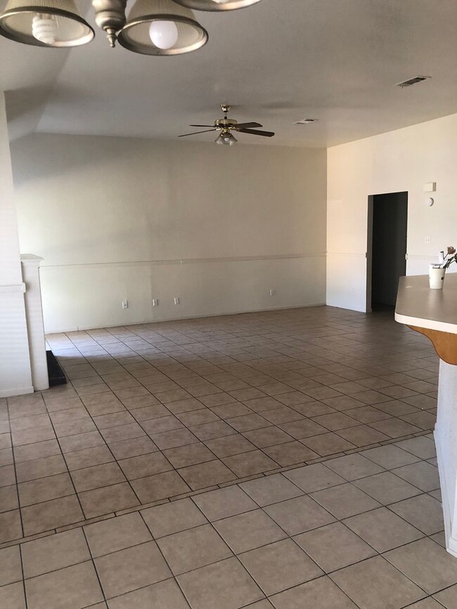 Building Photo - SHORT TERM RENTAL 3-6 MONTHS - 4 bedroom, ...