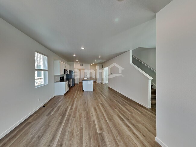 Building Photo - 304 N Addison Way