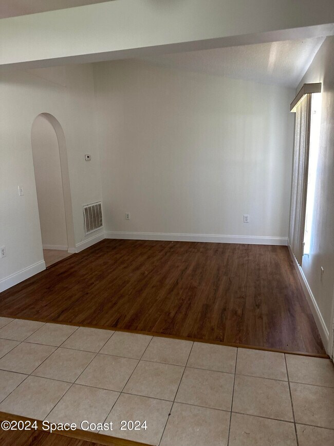 Building Photo - 2475 Compass Pointe Dr