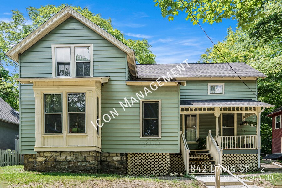 Primary Photo - 842 Davis St