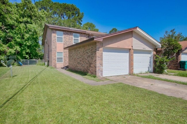Building Photo - 702 Terrance Ct