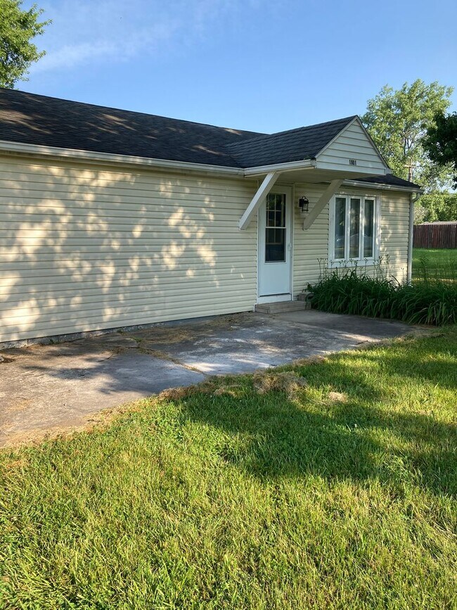 Building Photo - 2 bedroom with a bonus room and large shed