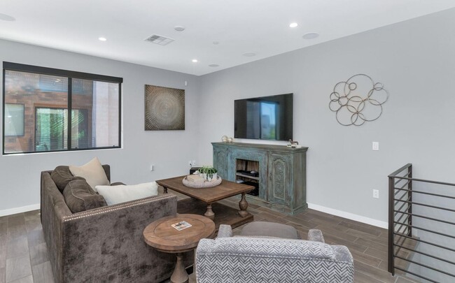 Foto del edificio - Rates Vary: $3,995 - $7,495
