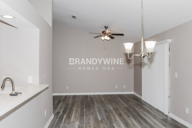 Foto del edificio - Toast to a New Chapter in Your New Year Ho...