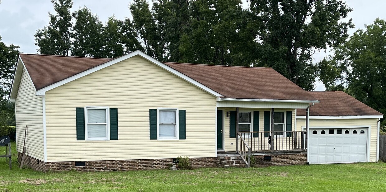 Front view and front porch - 8813 US-64