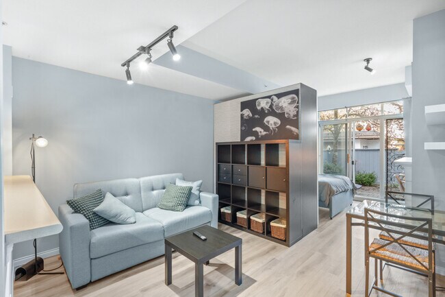 Building Photo - 3335 W 4th Ave