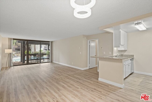 Foto del edificio - 7740 Redlands St