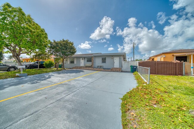Foto del edificio - 7622 SW 21st St