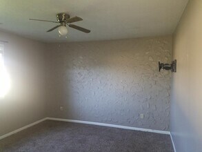 Building Photo - 731 Villa Park Ct