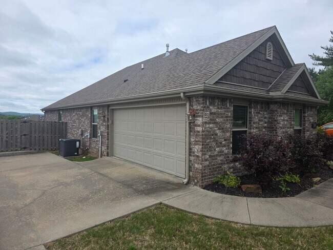 Building Photo - Nice home in northwest Fayetteville
