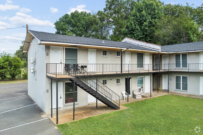 Building Photo - The Courtyard Apartments