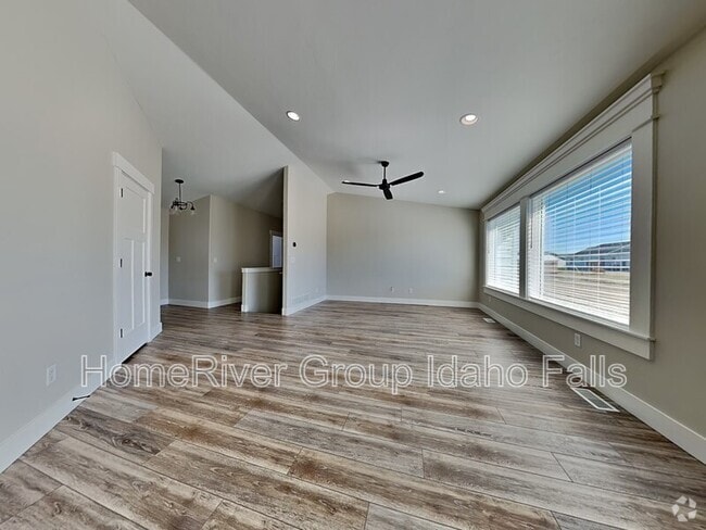 Building Photo - 3924 Ventura Ave