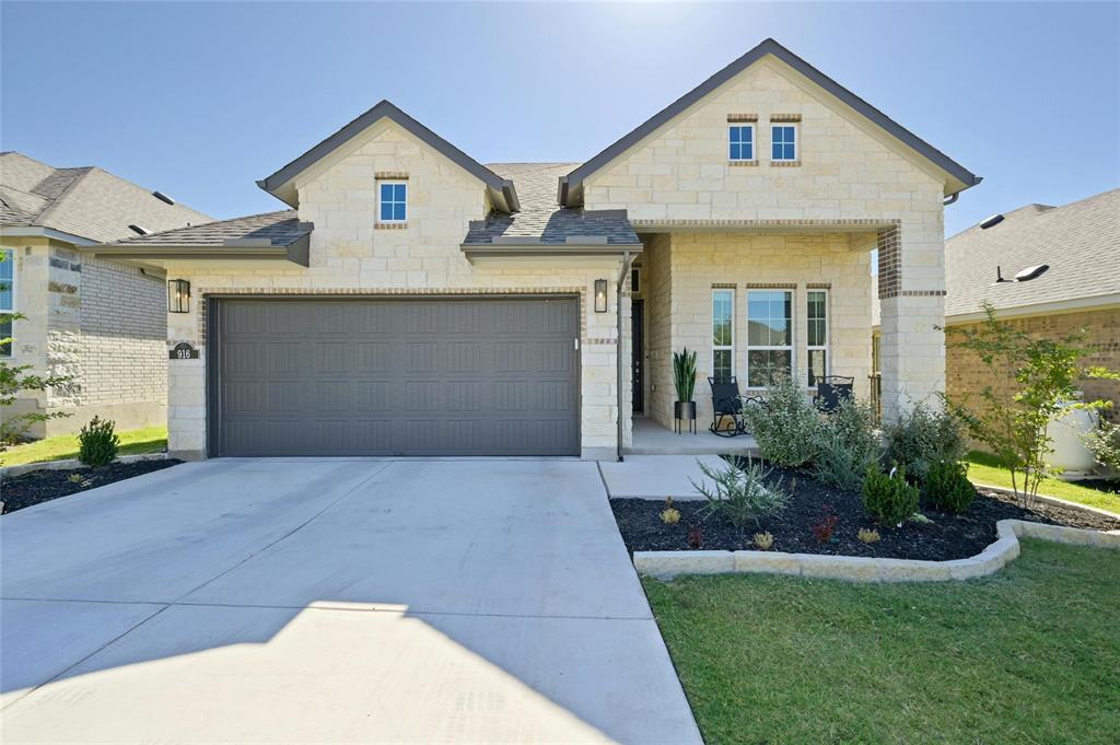 Foto principal - 916 Leaning Oak Ln