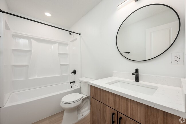 Interior Photo - 715 E Race St