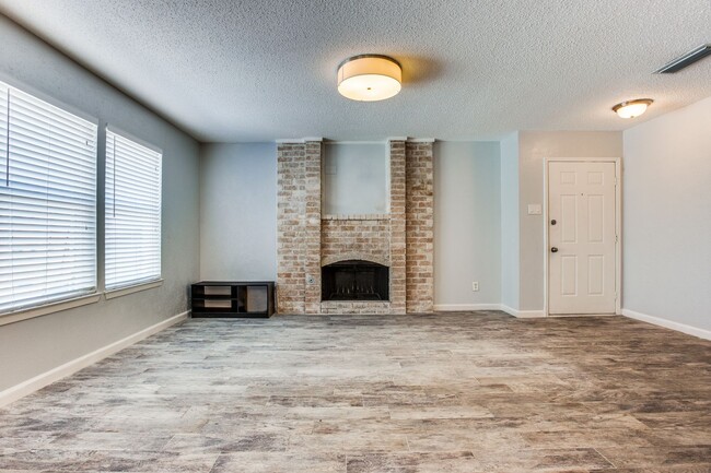 Foto del edificio - 2-Bedroom Condo in Garland - Private Patio...