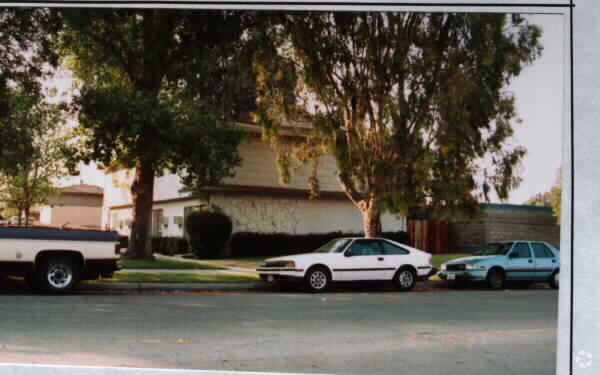Building Photo - 940 N Cota St