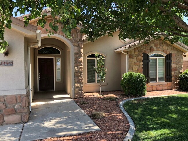 Entrada principal - 2349 S 240 W