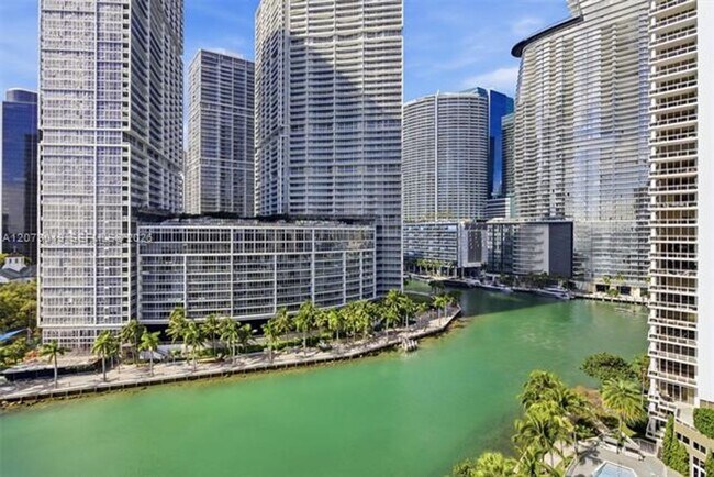 Foto del edificio - 801 Brickell Key Blvd
