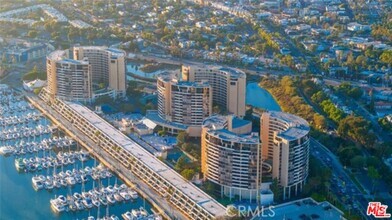 Building Photo - 4314 Marina City Dr