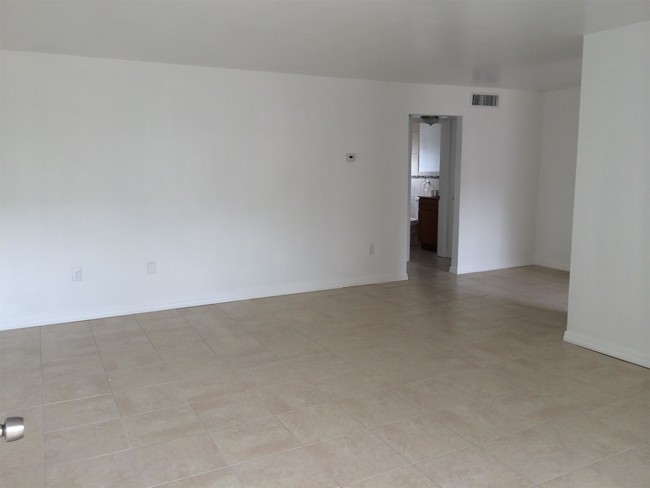Building Photo - 1432 Parkway Dr