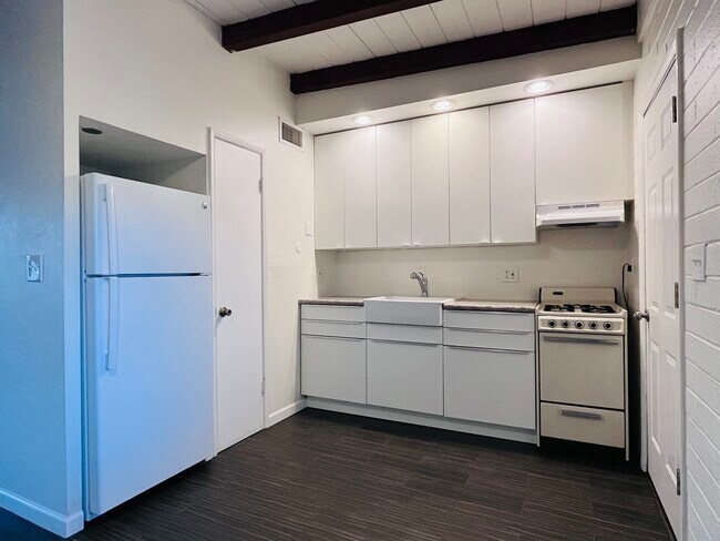 Kitchen - 612 E Drachman St