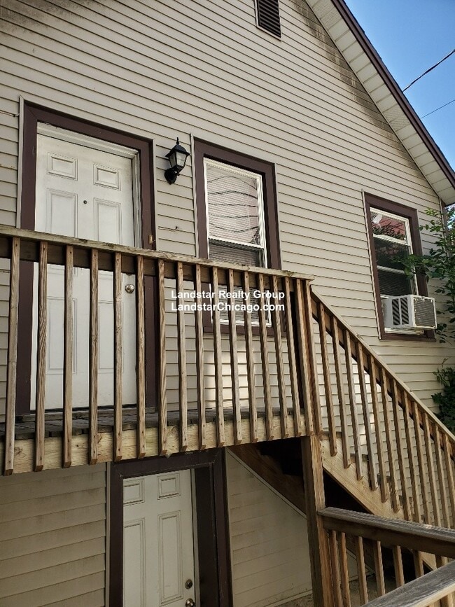 Building Photo - 2418 N Western Ave