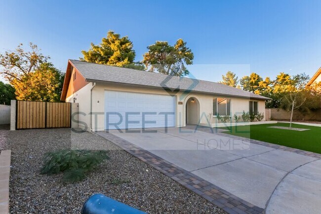 Building Photo - REDUCED!