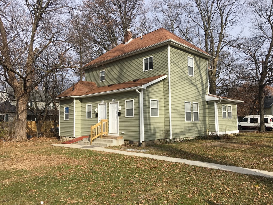 Primary Photo - 623 Cottage Ave