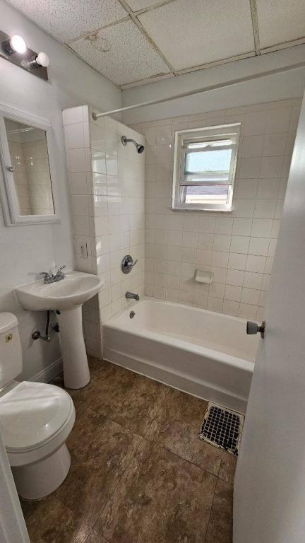 Foto principal - 1223 Colescott St