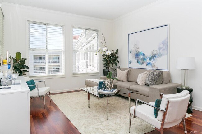 Living room - 140 S Van Ness Ave