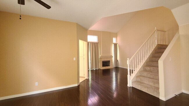Building Photo - Scripps Ranch Townhome in Campton