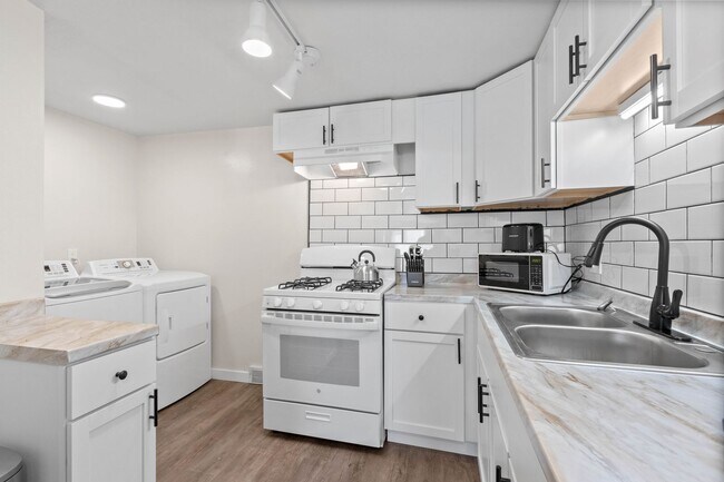 Foto del edificio - 1013 W Franklin Street