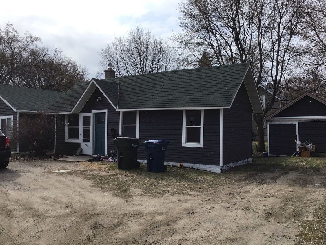 Primary Photo - 2 Bedroom 1 Bath Duplex in Fergus Falls-Av...