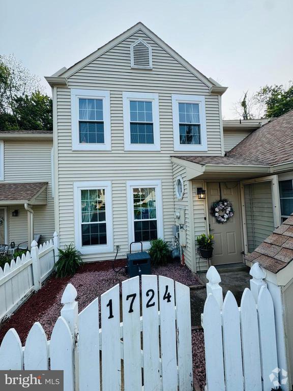 Building Photo - 1724 Balas Cir