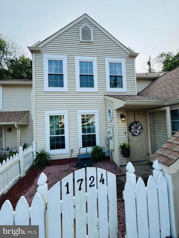 Primary Photo - 1724 Balas Cir