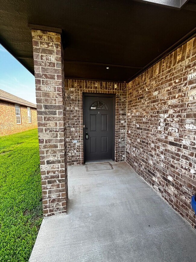 Foto del edificio - Move in Special!! 3BR 2BA duplex with 2 ca...